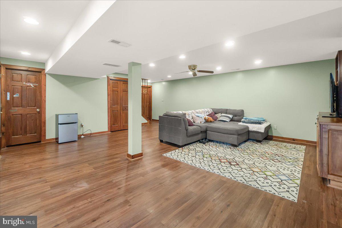 VILLAGE GATE - Residential