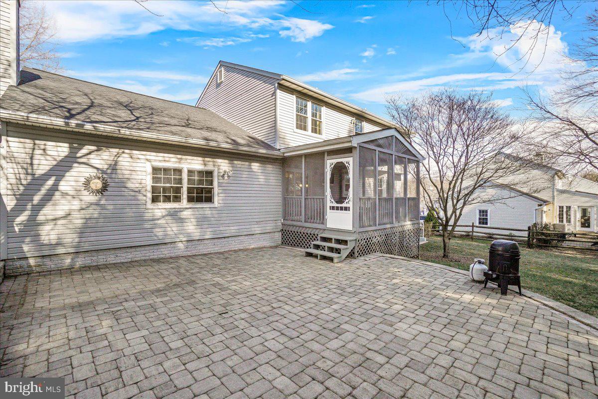 VILLAGE GATE - Residential