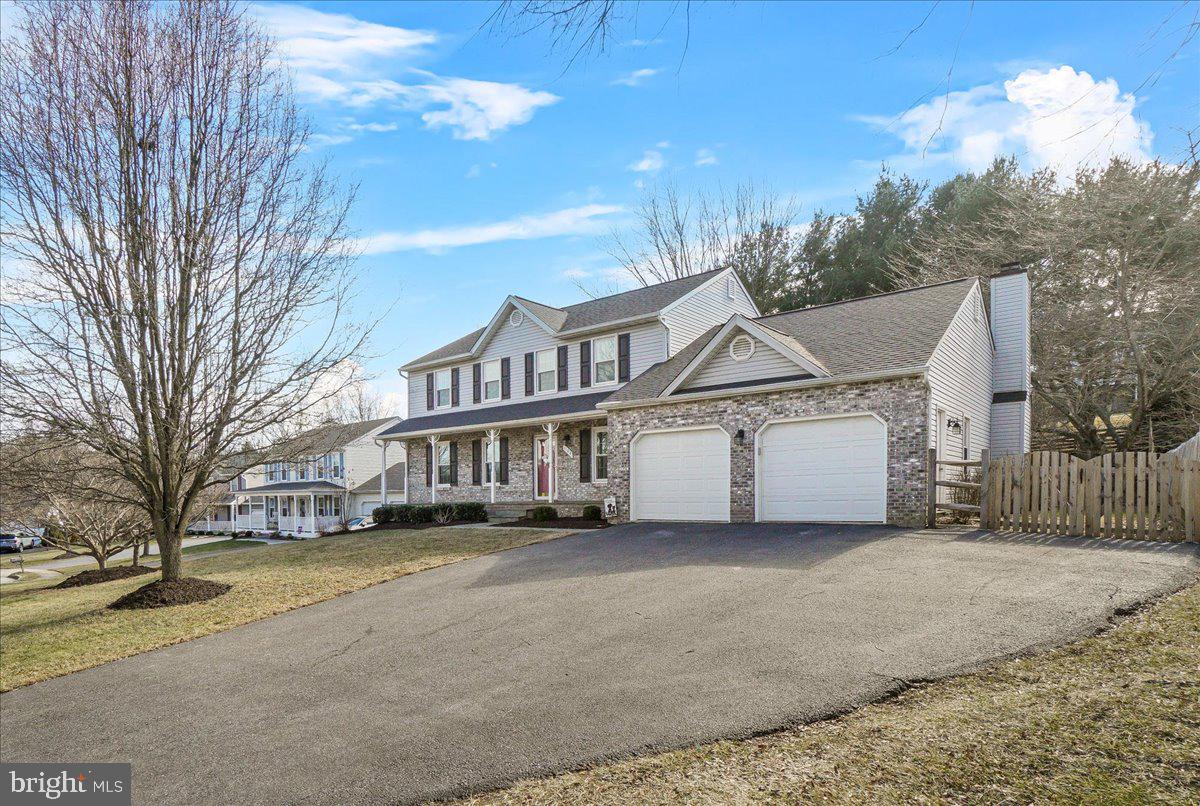 VILLAGE GATE - Residential