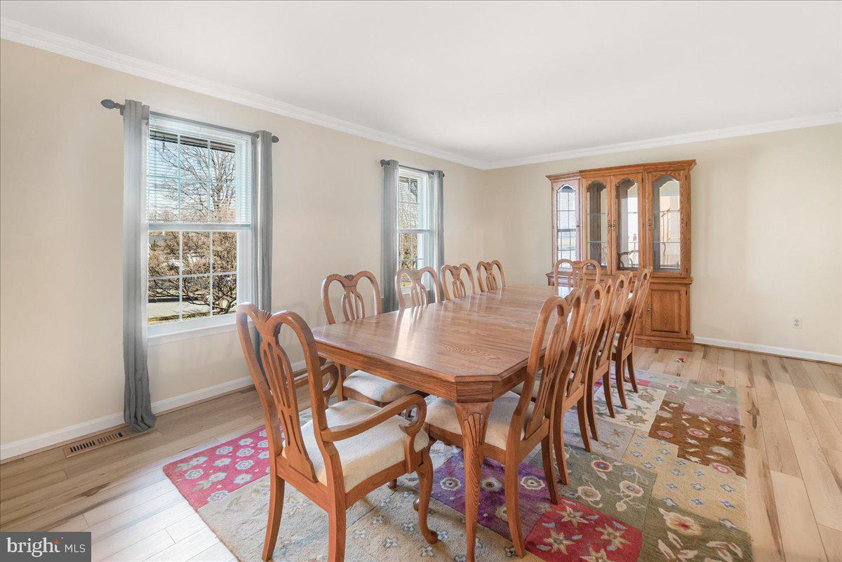 VILLAGE GATE - Residential