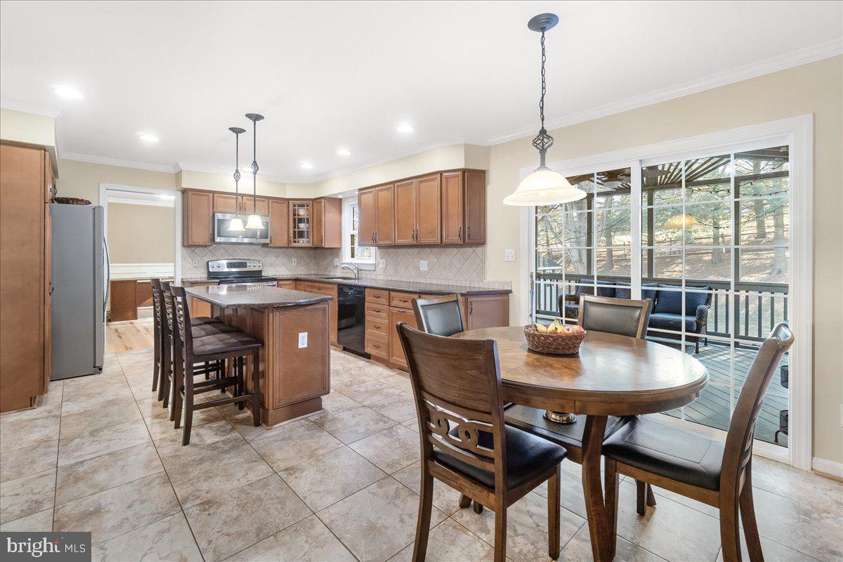 VILLAGE GATE - Residential