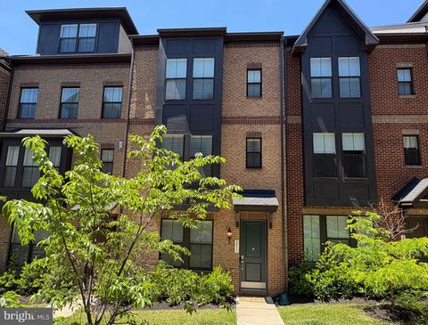 Photo of 2837 Hokie Lane, ALEXANDRIA, VA 22306 (MLS # VAFX2312388)