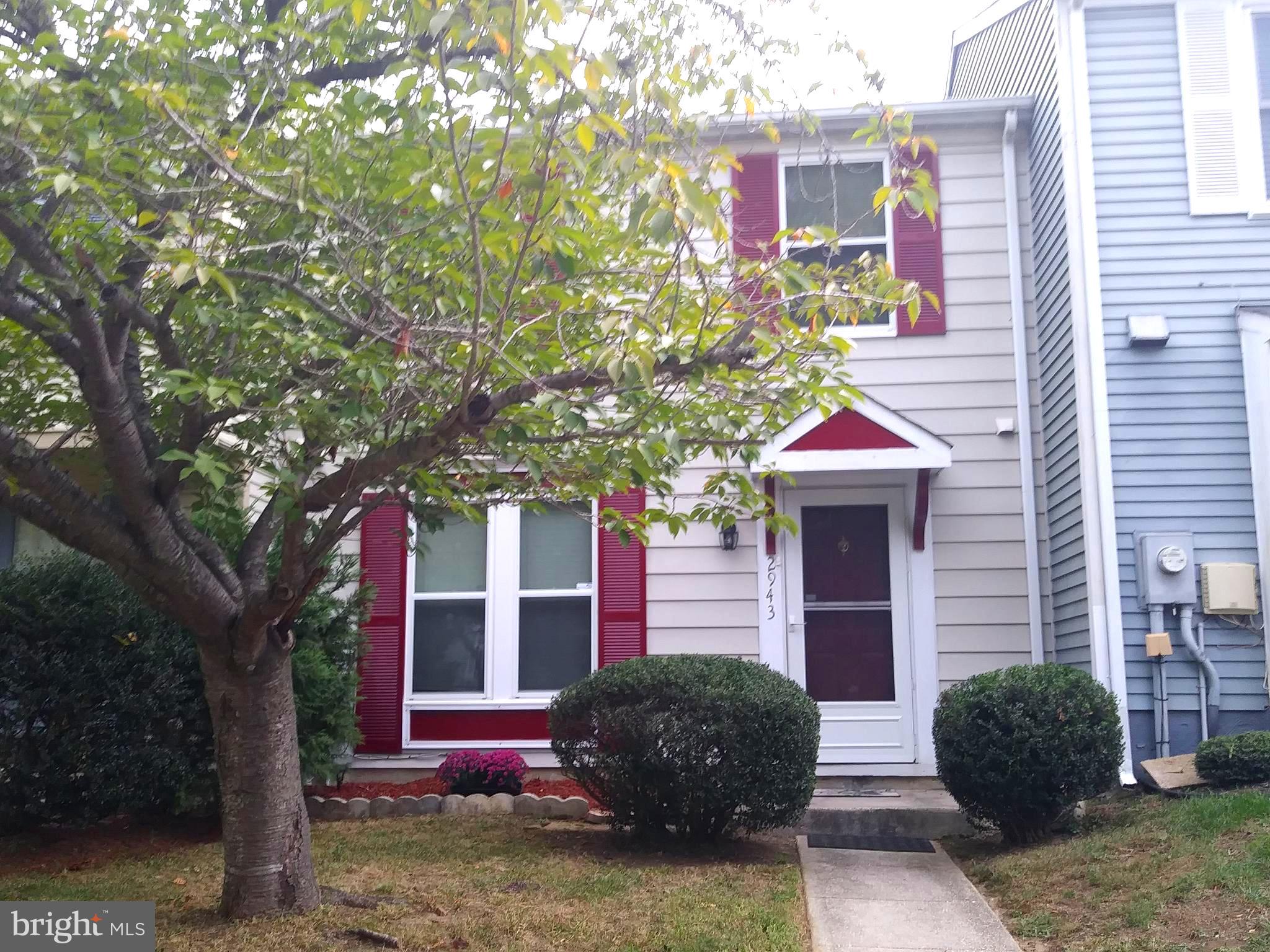 OAK POND TOWNHOU - Residential