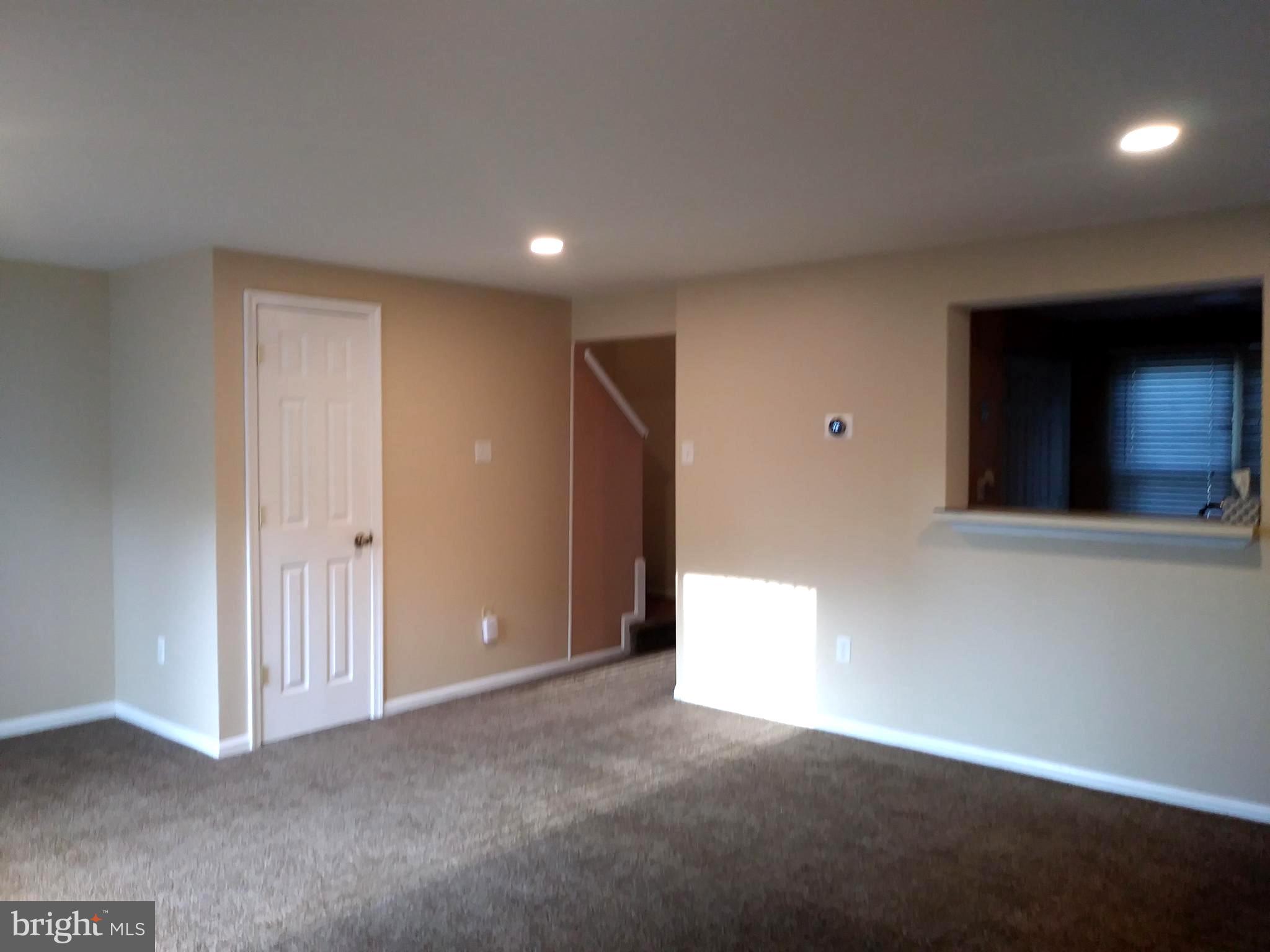 OAK POND TOWNHOU - Residential