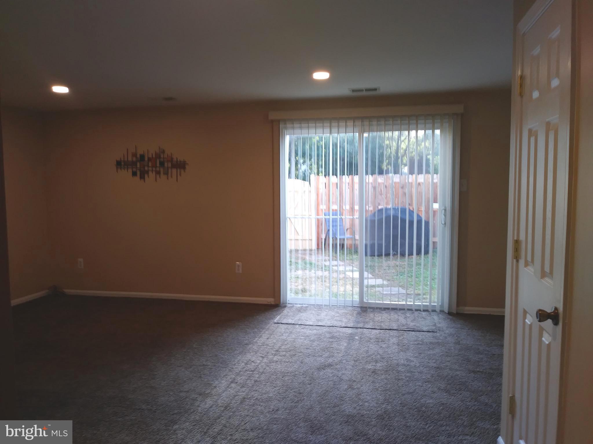 OAK POND TOWNHOU - Residential