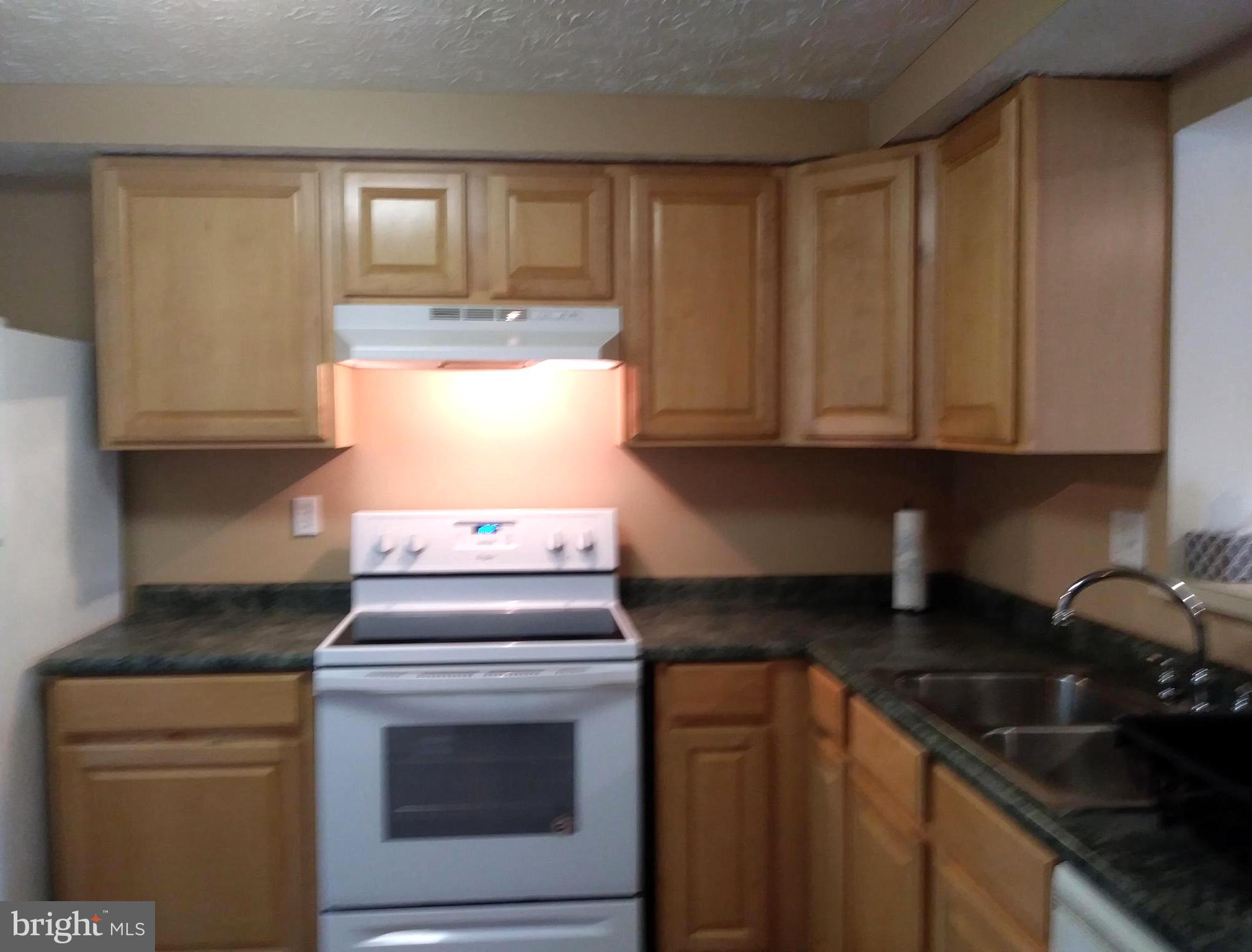 OAK POND TOWNHOU - Residential