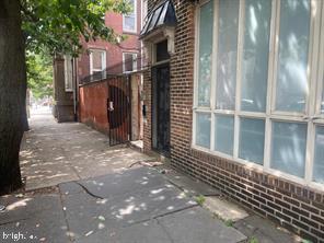 FAIRMOUNT - Residential Lease