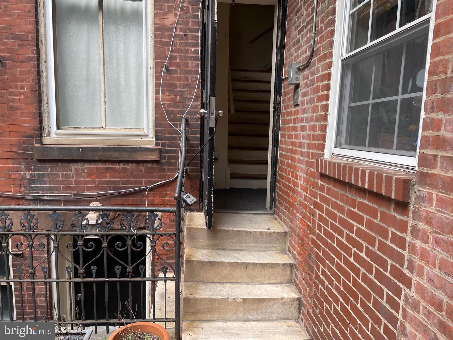 FAIRMOUNT - Residential Lease