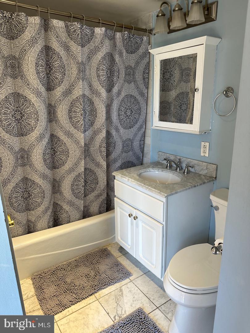 FAIRMOUNT - Residential Lease