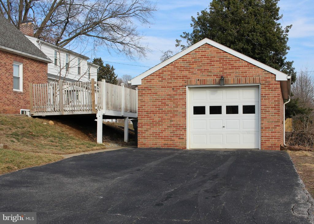 Photo of 1300 Bonneview Road, YORK, PA 17406 (MLS # PAYK2098626)