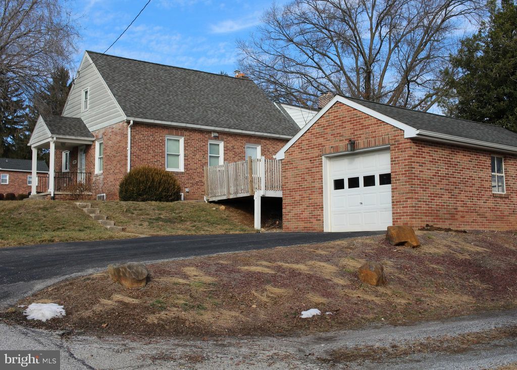 Photo of 1300 Bonneview Road, YORK, PA 17406 (MLS # PAYK2098626)