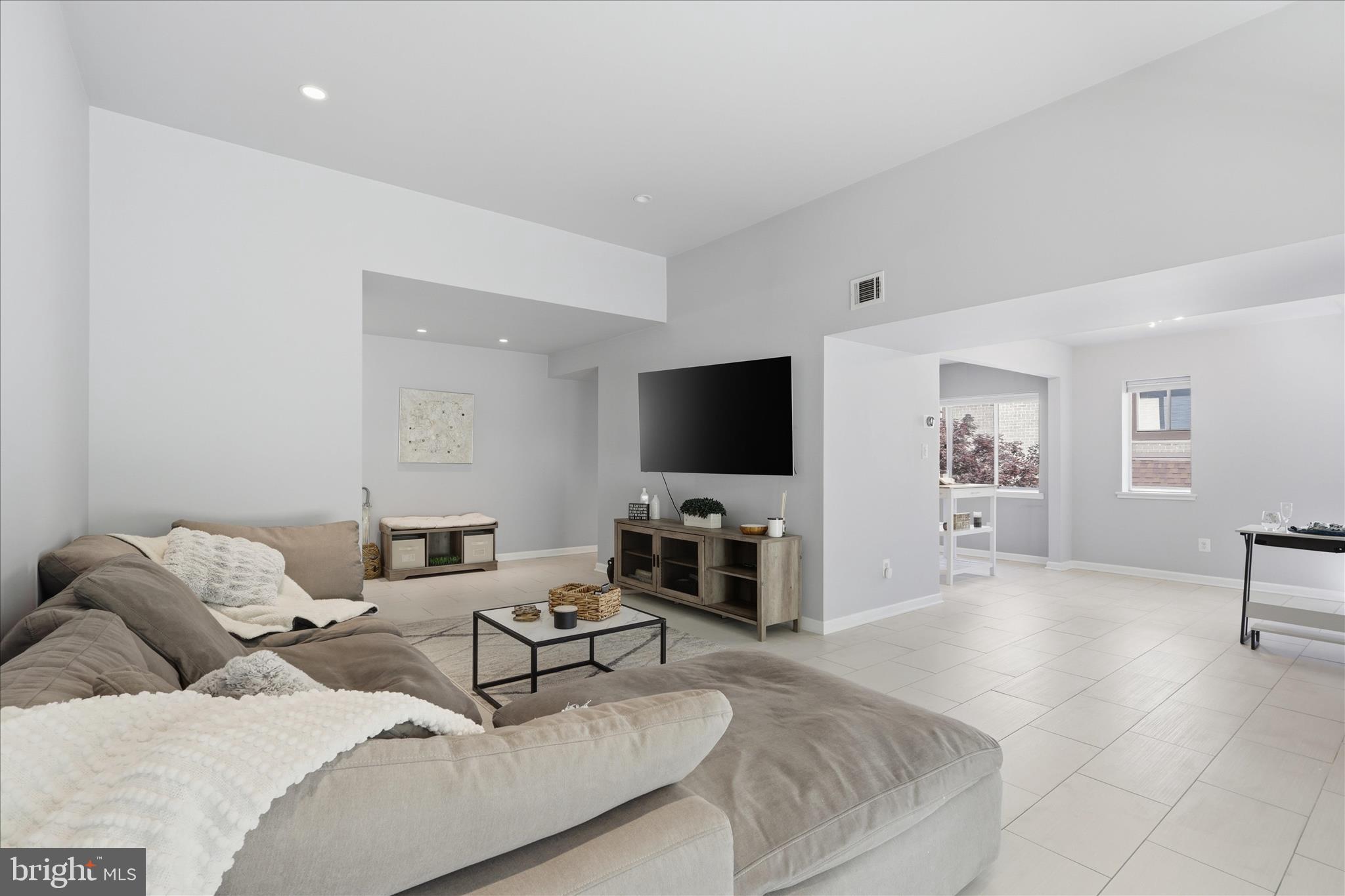 1661 PARKCREST CIRCLE 5A/300