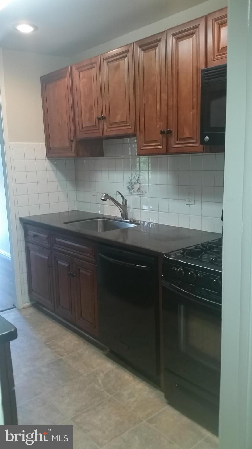 HOLLY HILL CONDOMINIUMS - Residential Lease