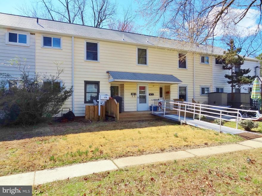 1 Bedroom Upper Level GHI Unit.  Remodeled kitchen with modern cabinets and fixtures.  Remodeled bath with ceramic tile throughout - very nice!    Sidewalk system allows access to shopping and more!  Fee INCLUDES taxes, insurance, trash pick-up and most structural maintenance.  Why rent when you can OWN for less?