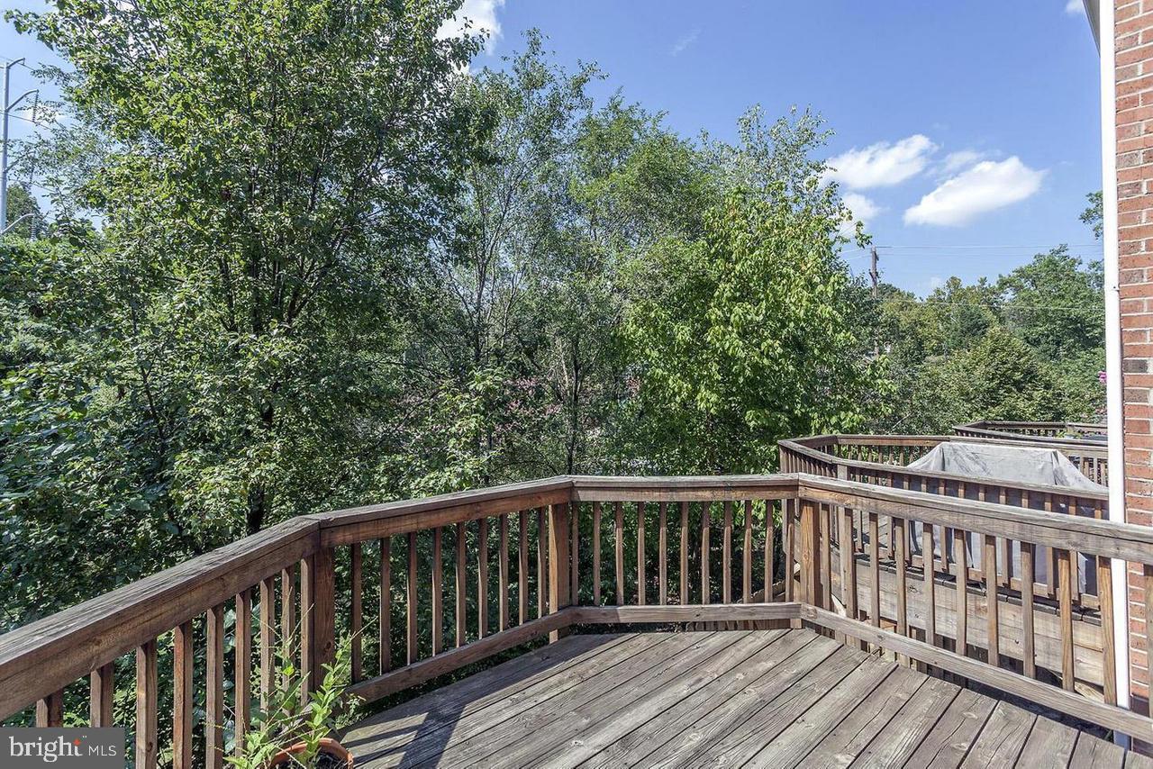 FALLS STATION - Residential Lease