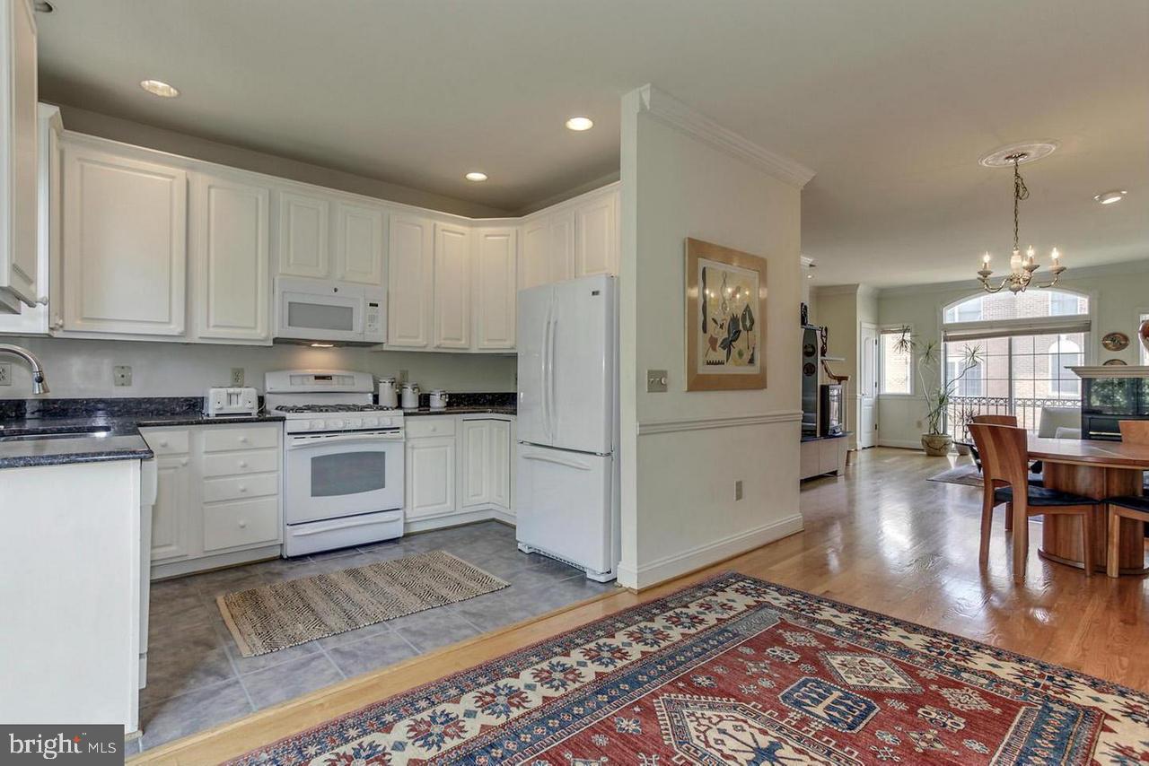 FALLS STATION - Residential Lease