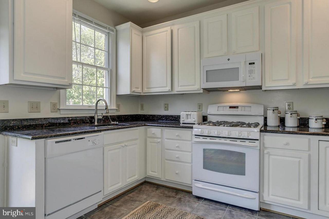 FALLS STATION - Residential Lease