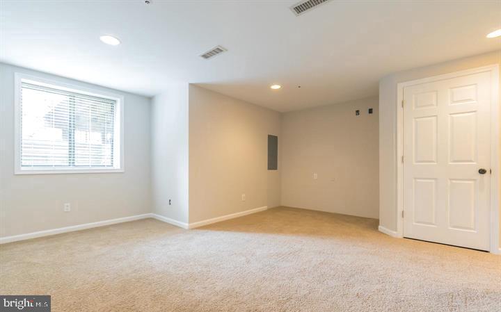 HOLLY POINTE - Residential