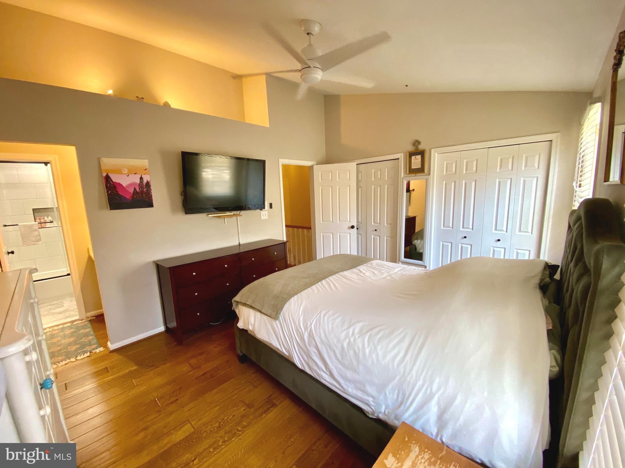 HOLLY POINTE - Residential