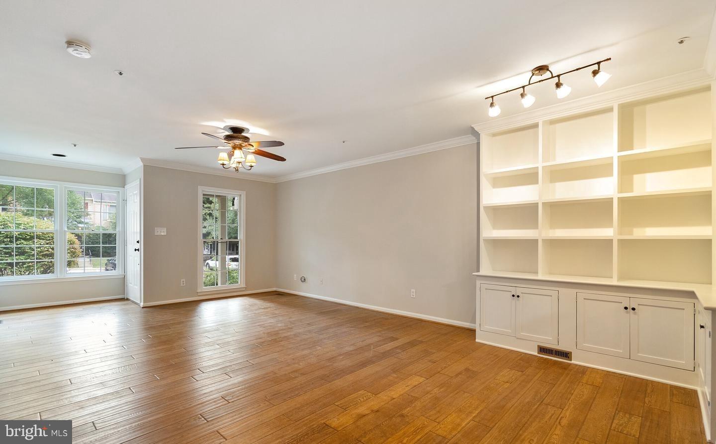 HOLLY POINTE - Residential