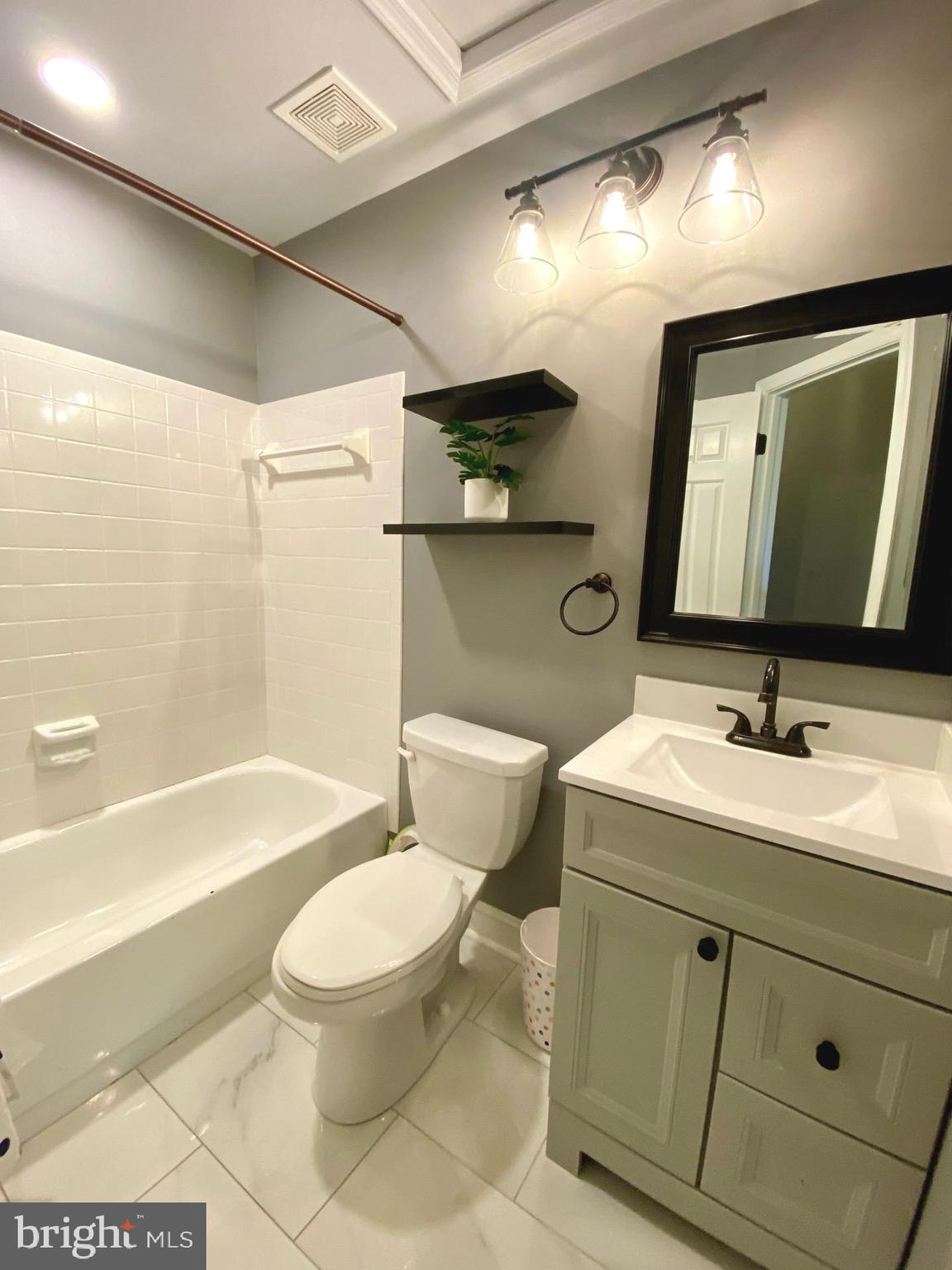 HOLLY POINTE - Residential