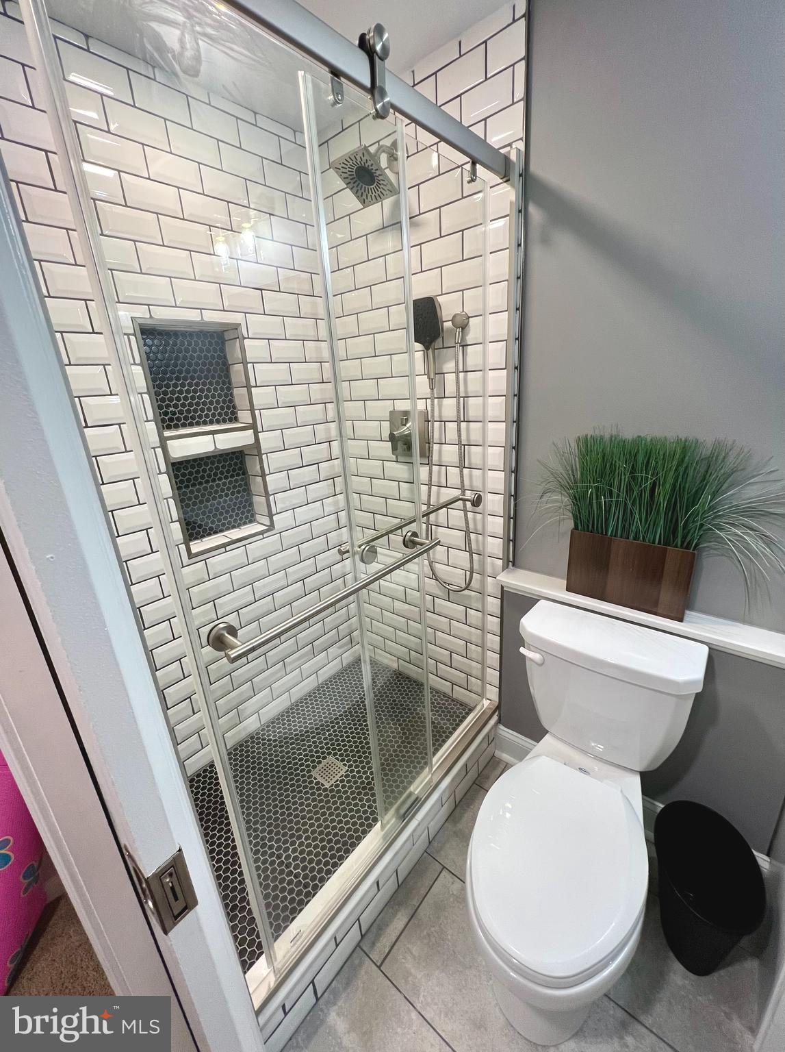 HOLLY POINTE - Residential