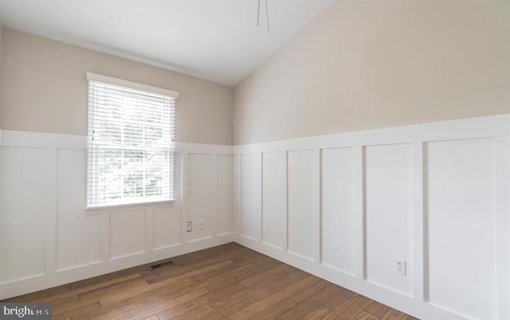 HOLLY POINTE - Residential