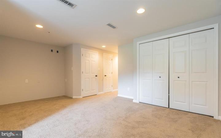 HOLLY POINTE - Residential