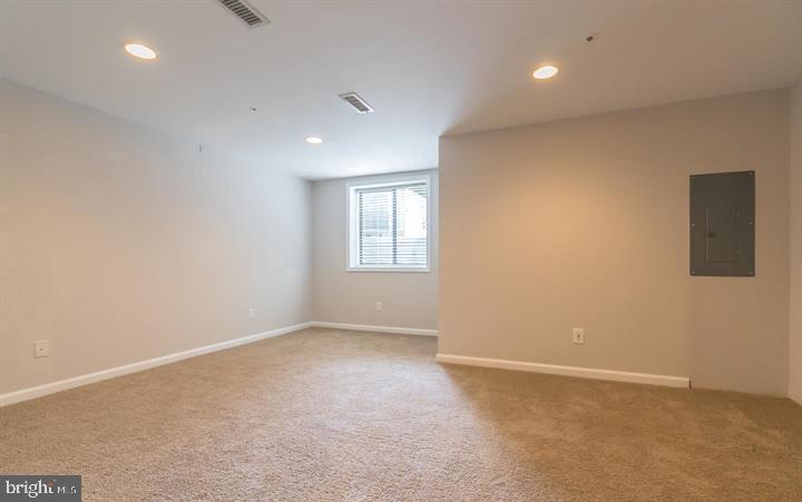 HOLLY POINTE - Residential