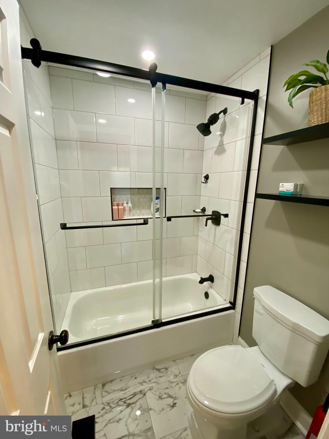 HOLLY POINTE - Residential