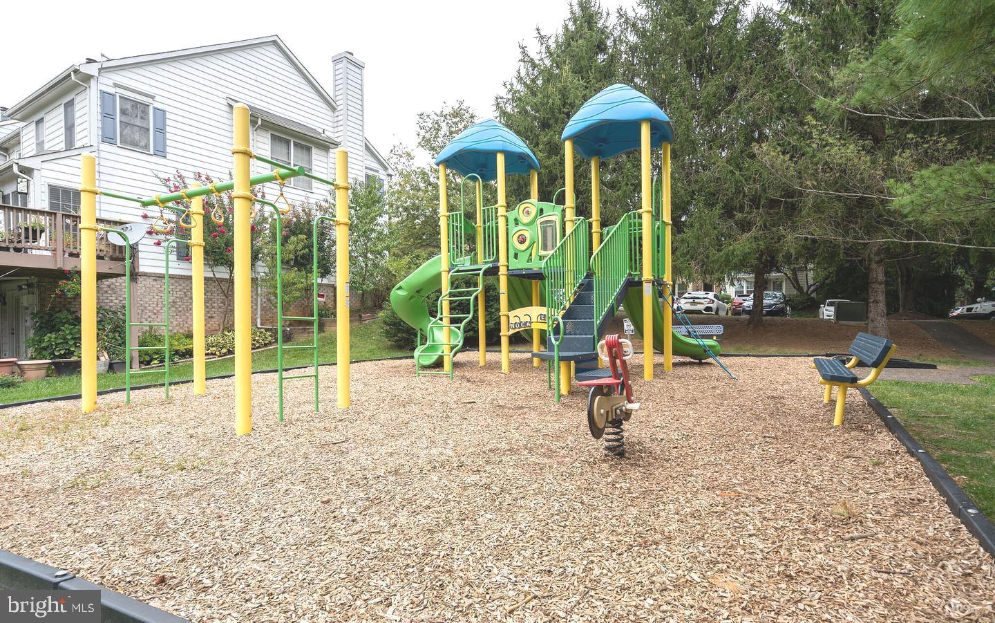 HOLLY POINTE - Residential