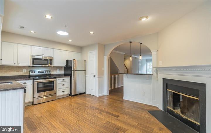 HOLLY POINTE - Residential