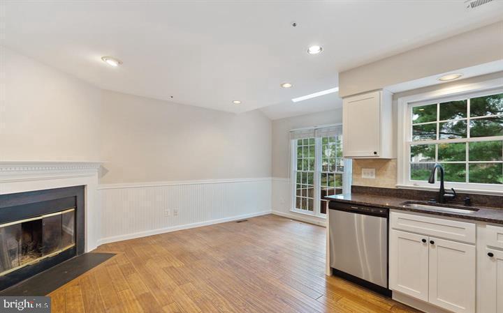 HOLLY POINTE - Residential