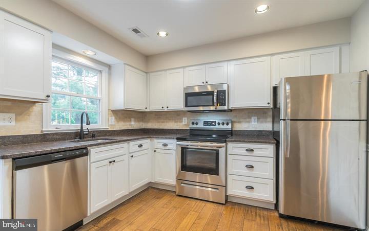 HOLLY POINTE - Residential