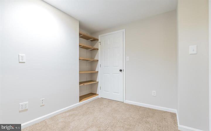 HOLLY POINTE - Residential