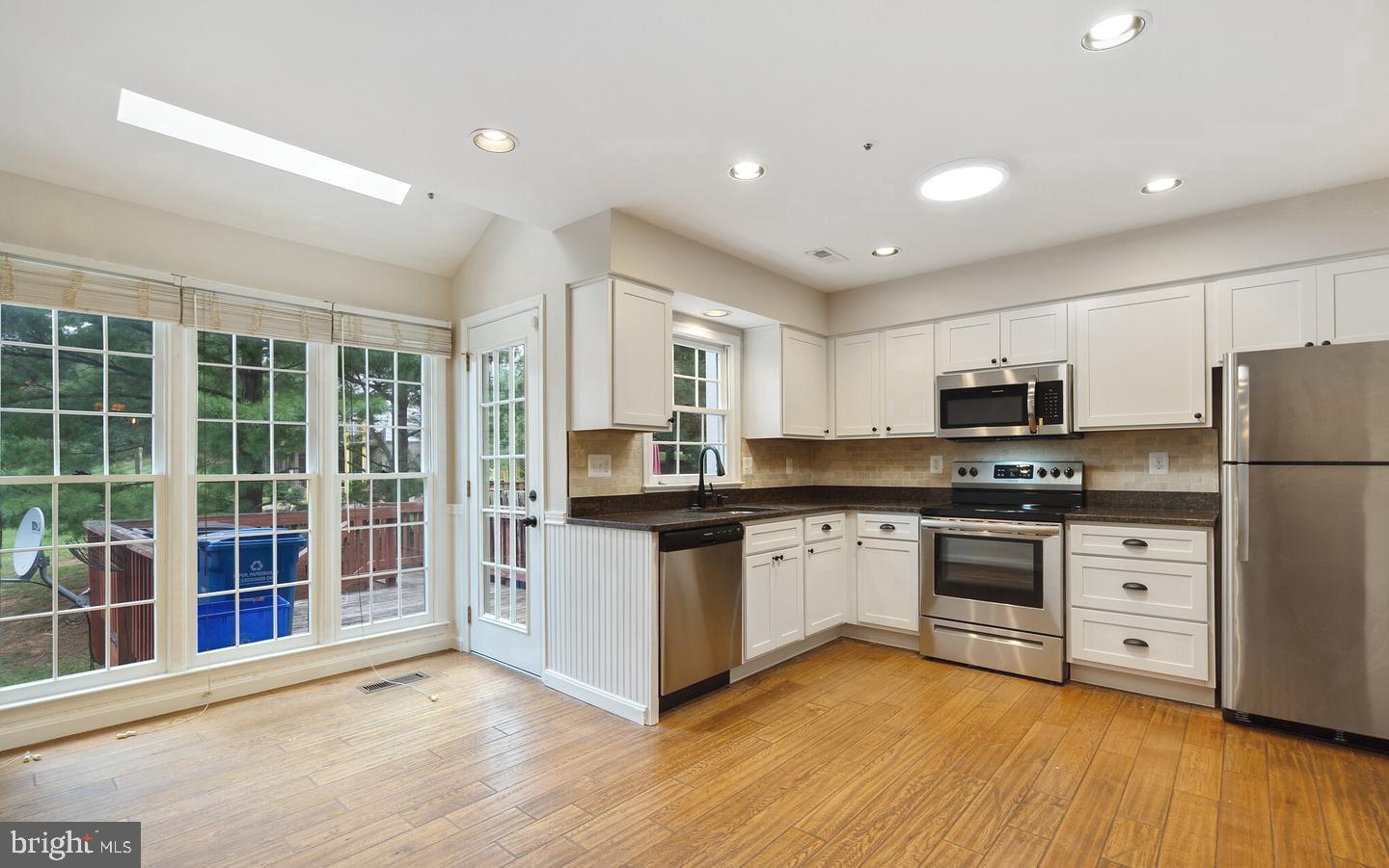 HOLLY POINTE - Residential