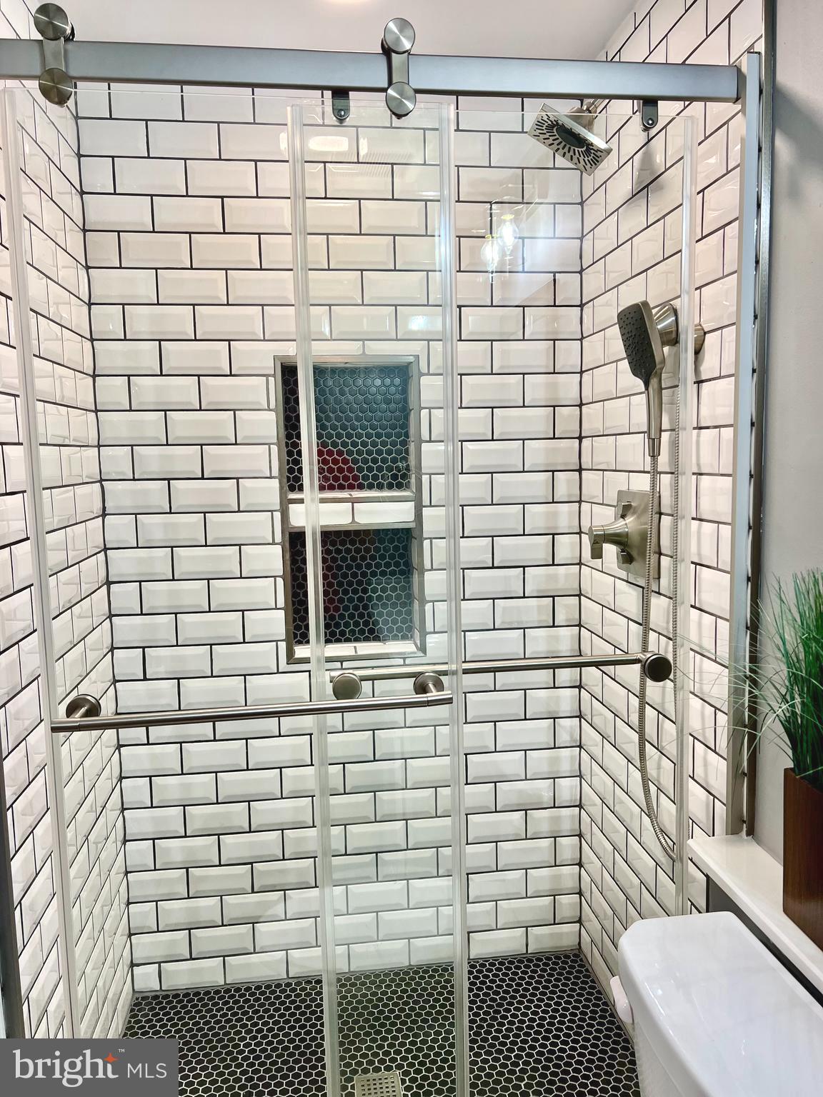 HOLLY POINTE - Residential