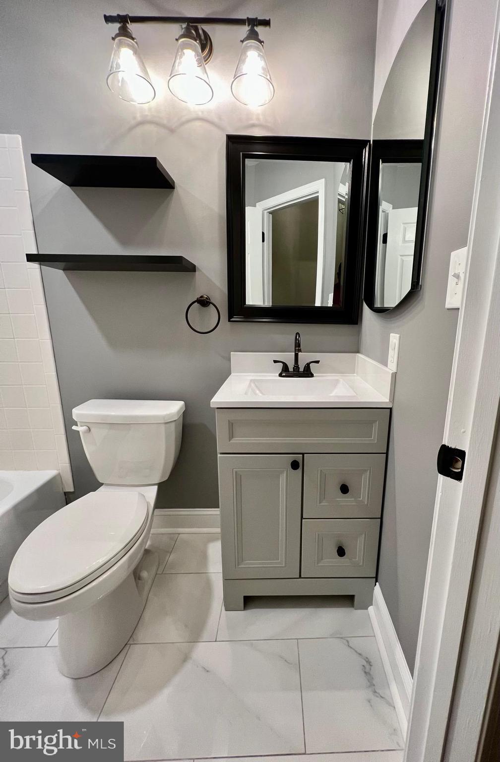 HOLLY POINTE - Residential