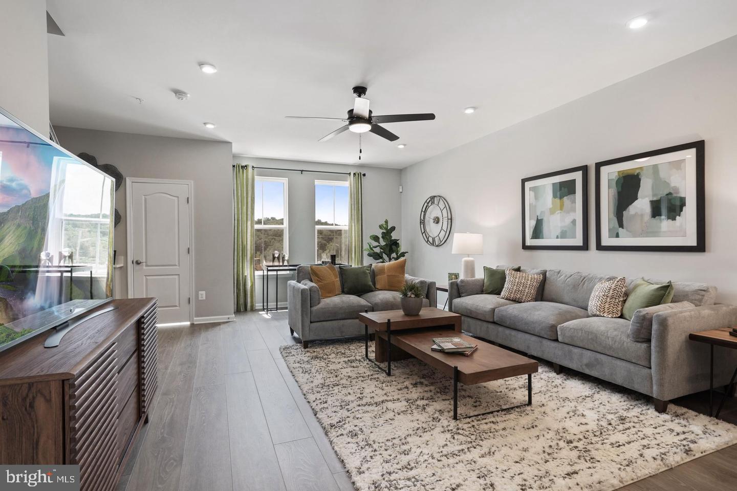 THE RIDGES - Residential Lease