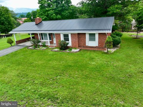 Homes For Sale - 73 Woodlawn Drive<br/> PETERSBURG, WV 26847
