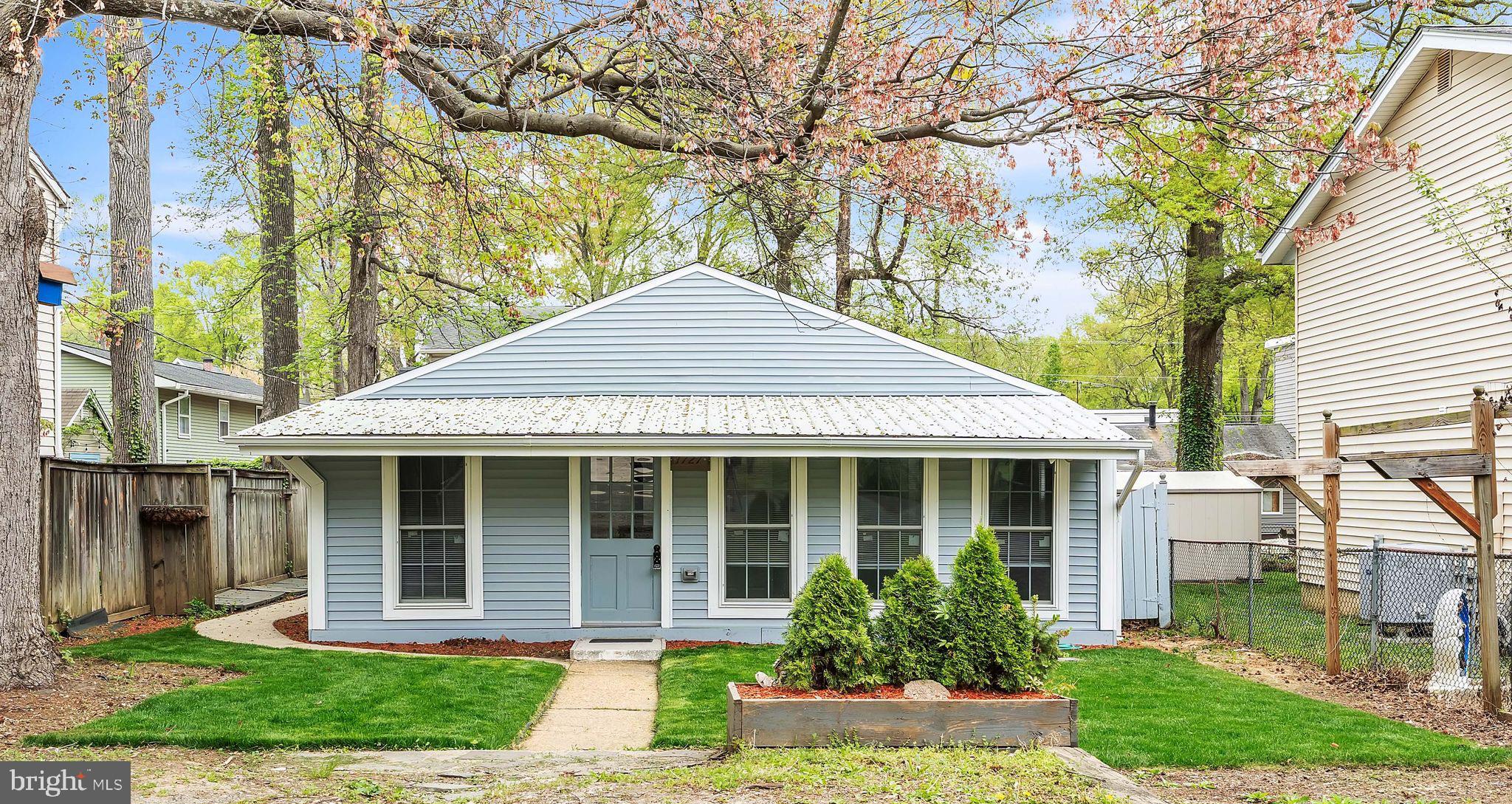 WOODLAND BEACH - Residential Lease