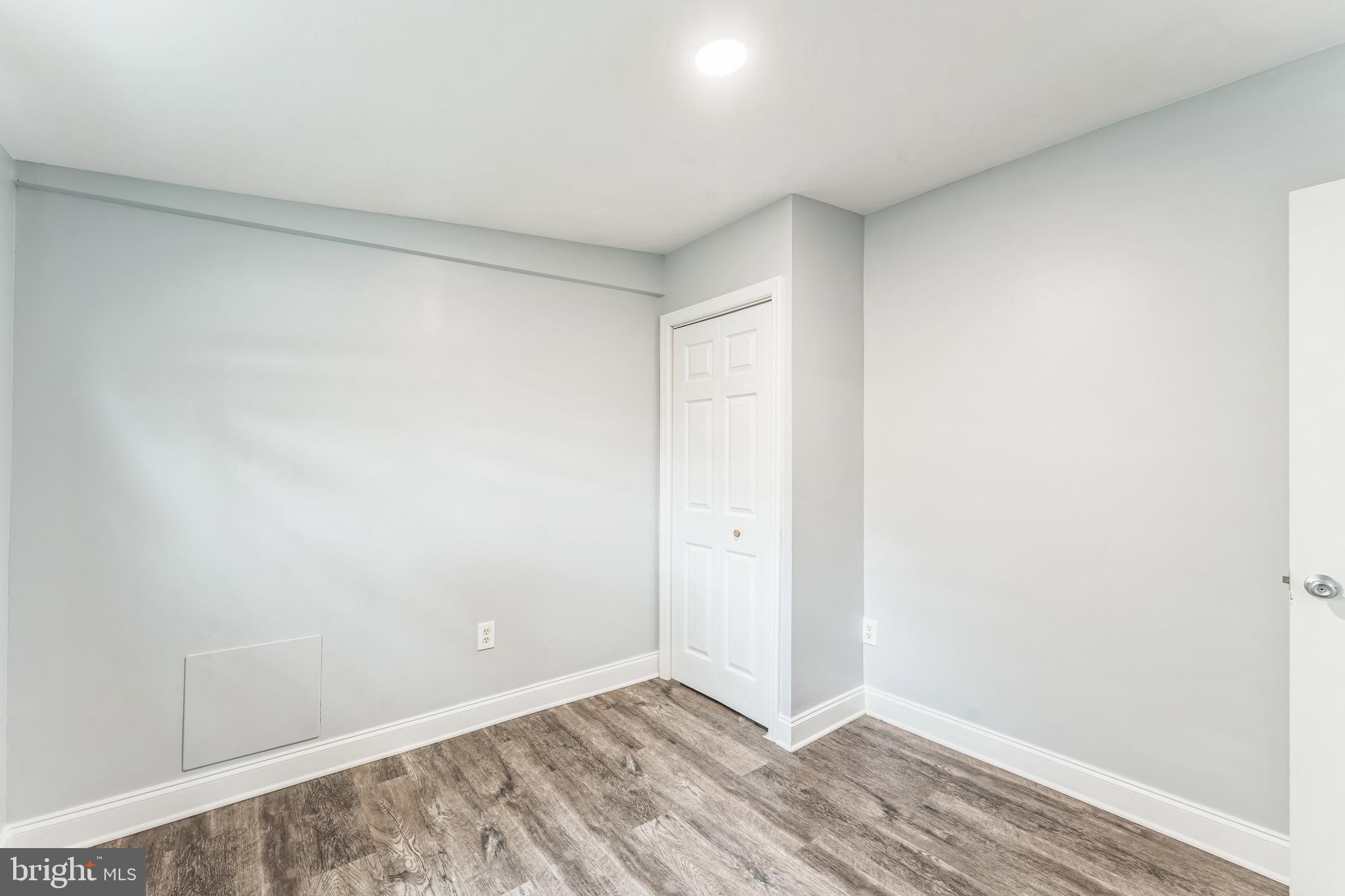 WOODLAND BEACH - Residential Lease