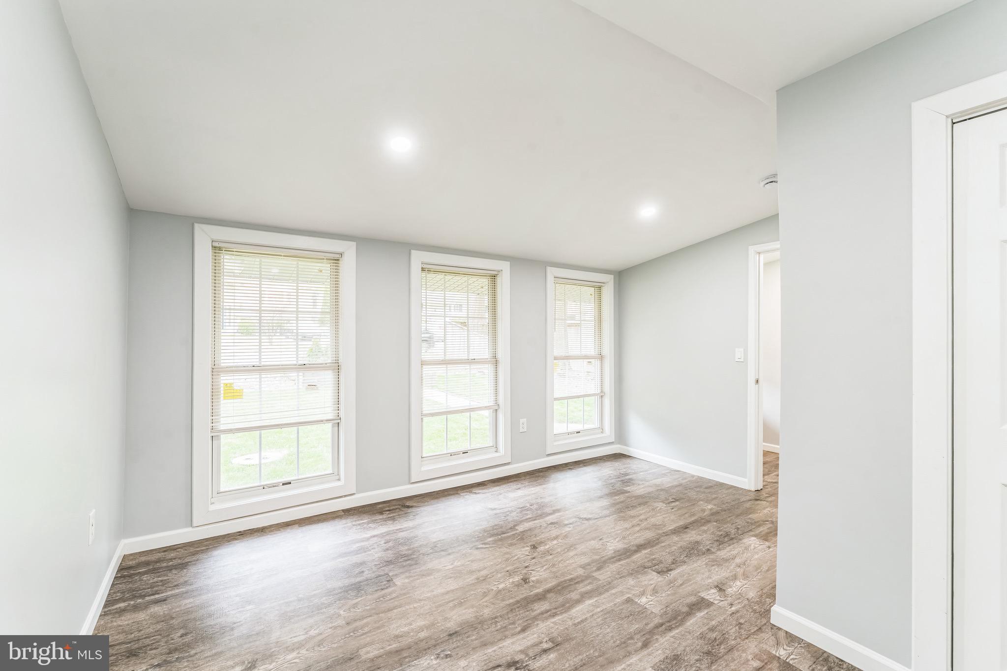 WOODLAND BEACH - Residential Lease