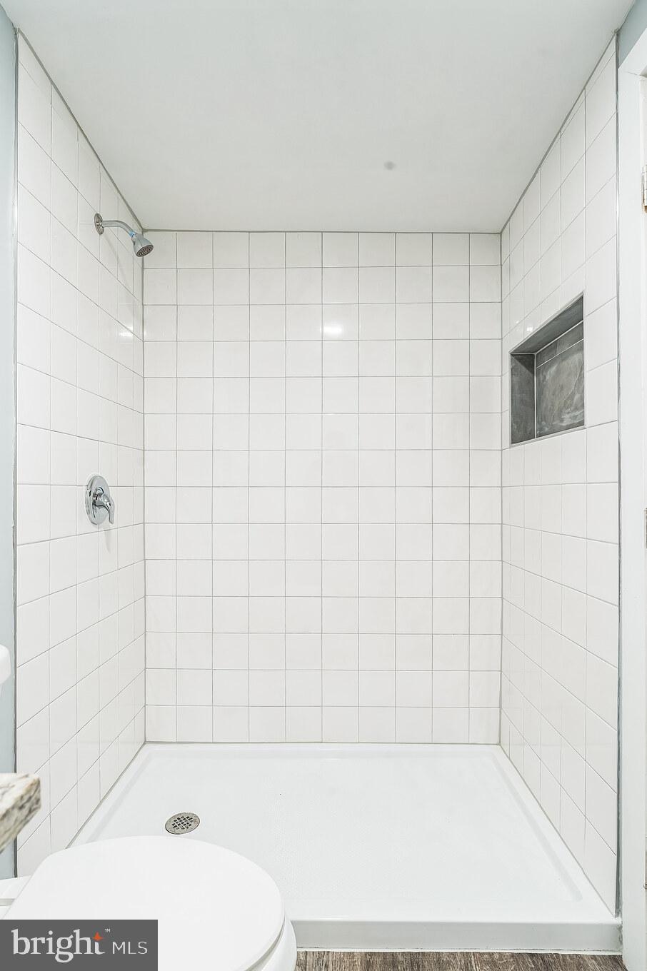 WOODLAND BEACH - Residential Lease