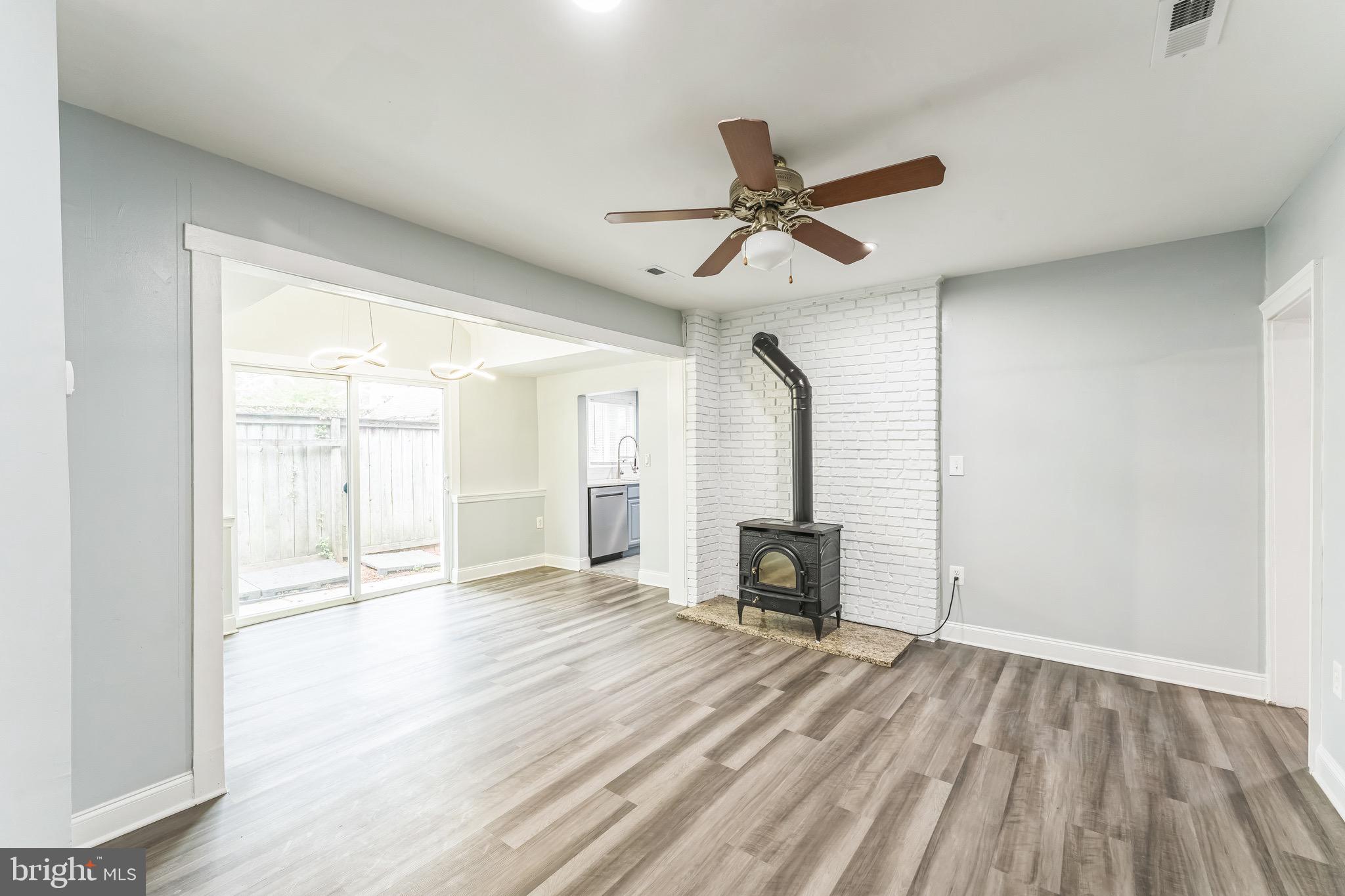 WOODLAND BEACH - Residential Lease