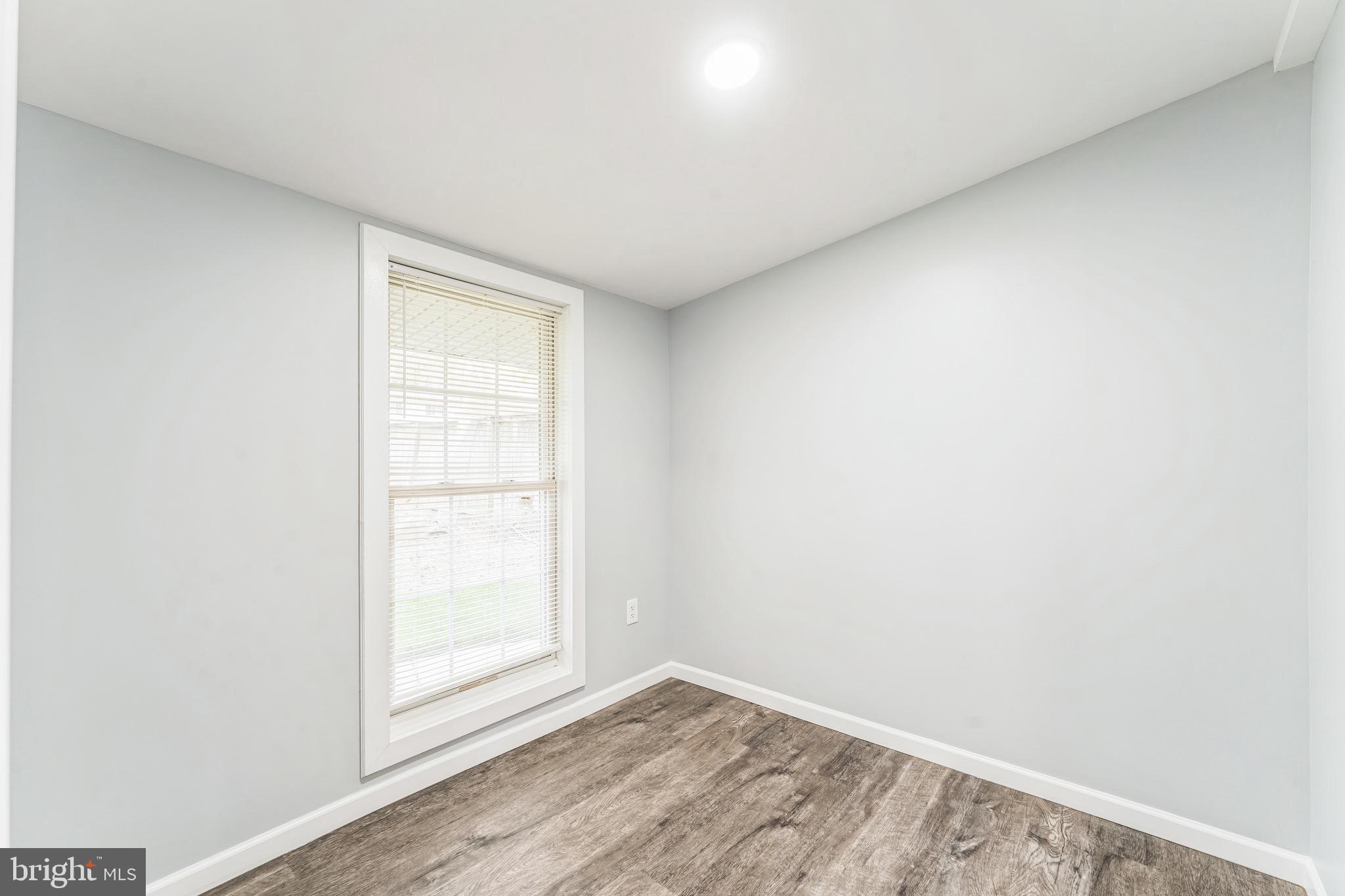 WOODLAND BEACH - Residential Lease