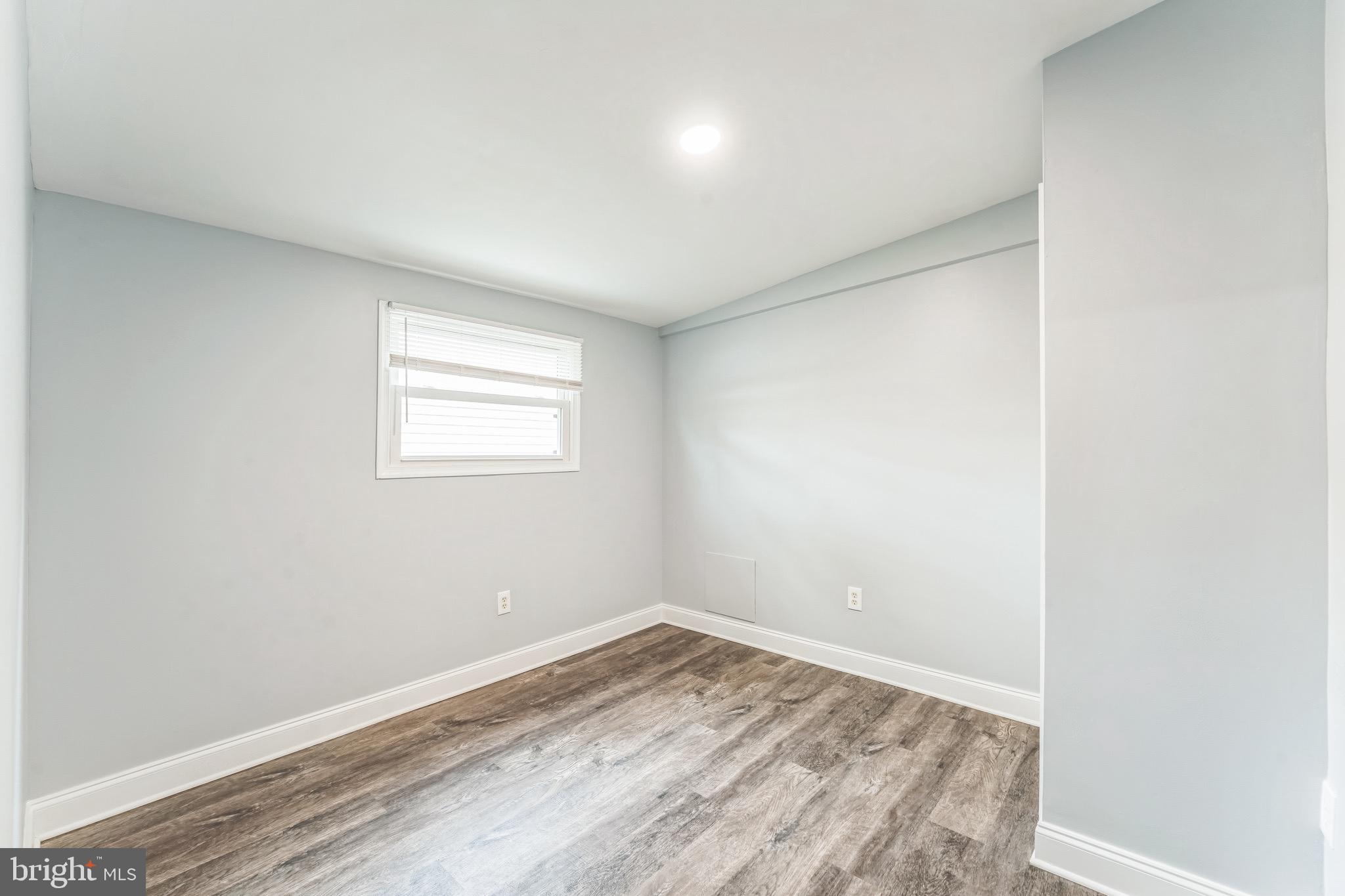 WOODLAND BEACH - Residential Lease