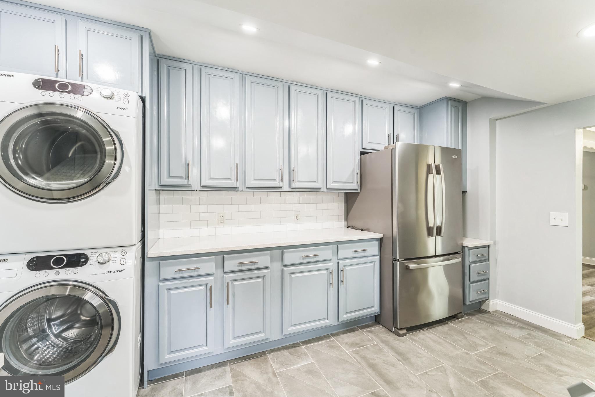 WOODLAND BEACH - Residential Lease