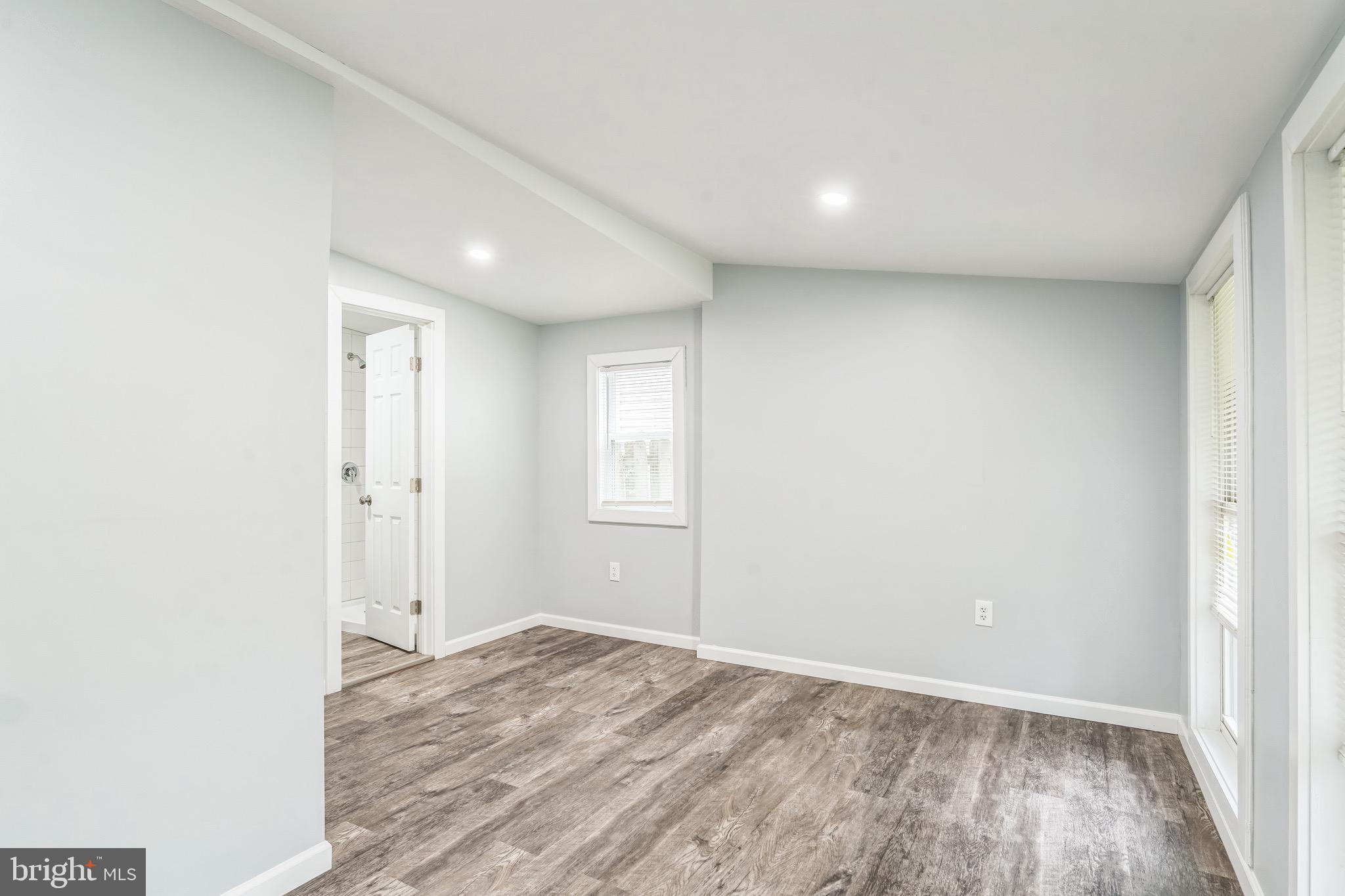 WOODLAND BEACH - Residential Lease