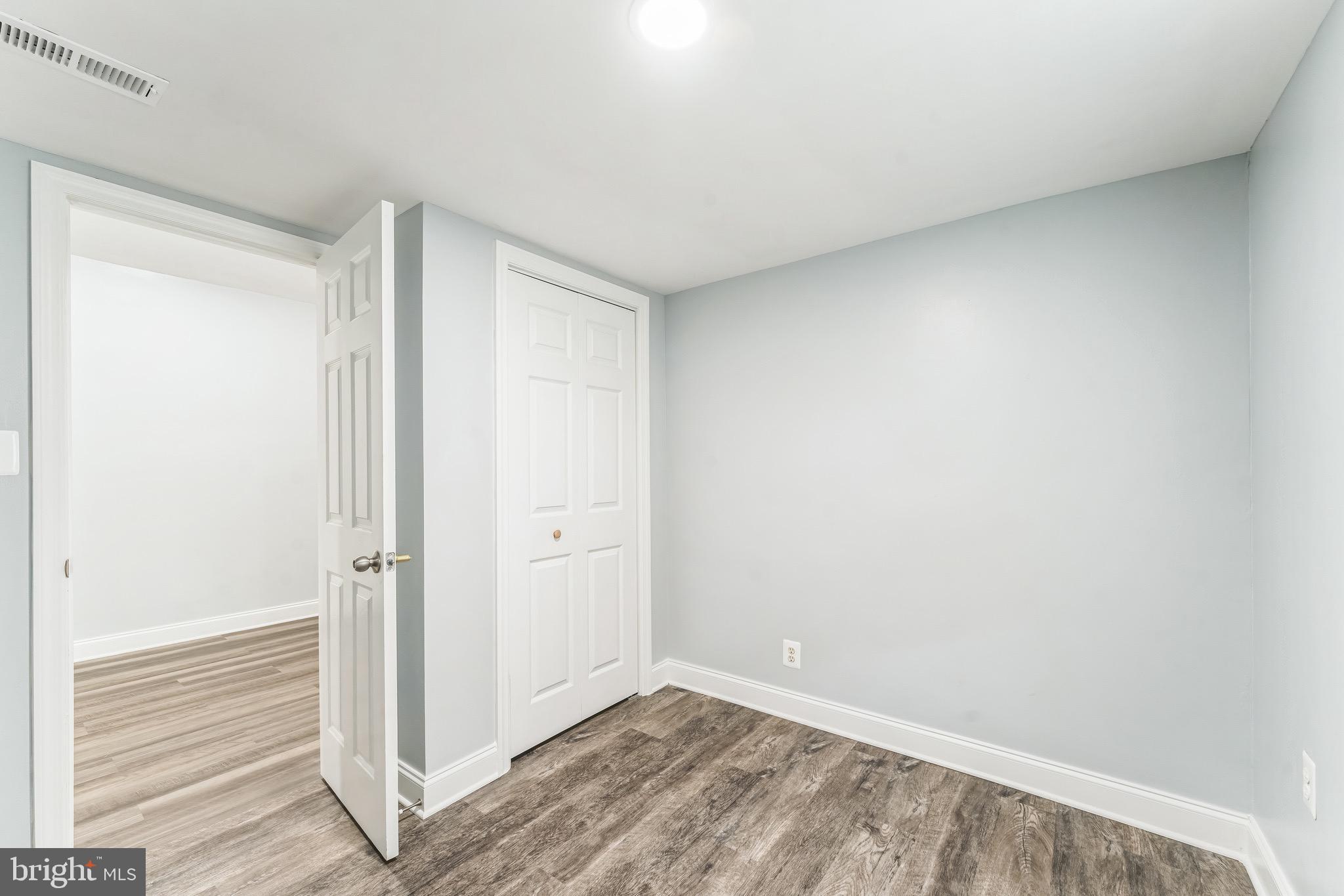 WOODLAND BEACH - Residential Lease